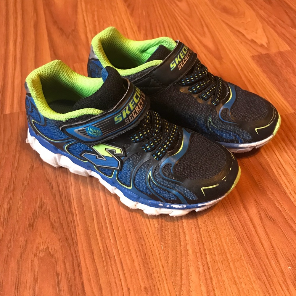 Boys Sketchers “secret lights” shoes